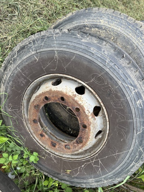 315/80 R22,5 teherautó gumi felni.