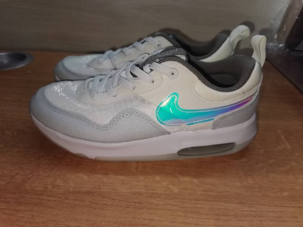 31,5-es Nike Air Max Motif uniszex gyerekcip..... ujszer!!! 