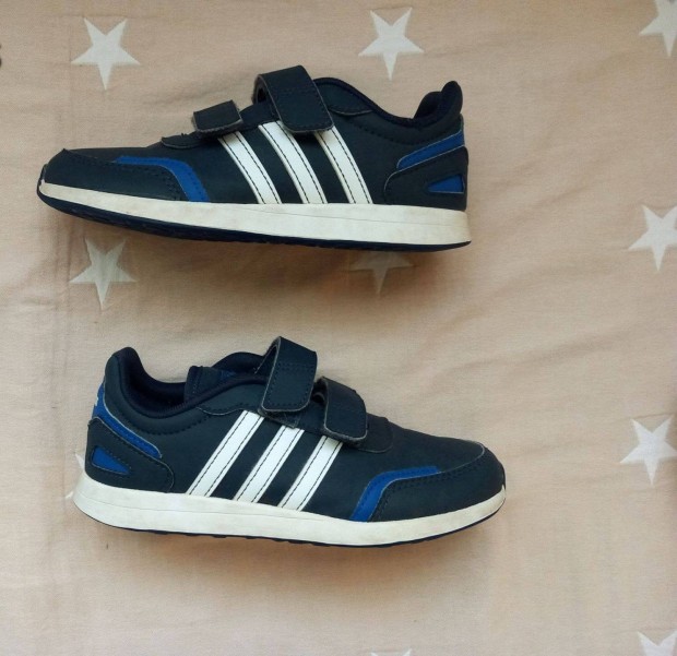 31-es Adidas kisfi sportcip