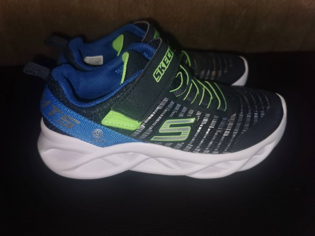 31-es Skechers S'Lights Twisty Brights fiu cip.