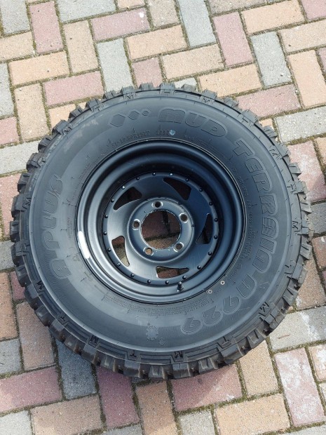 31x10,50R15 terep gumi és felni 5x139,7 osztókörrel