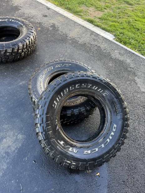 31x10.5x15 Bridgestone Terepgumi Terepjáró Gumi