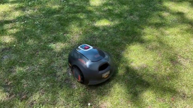 320.000 helyett Black & Decker robot fűnyíró Bcrmw121-QW robotfűnyíró