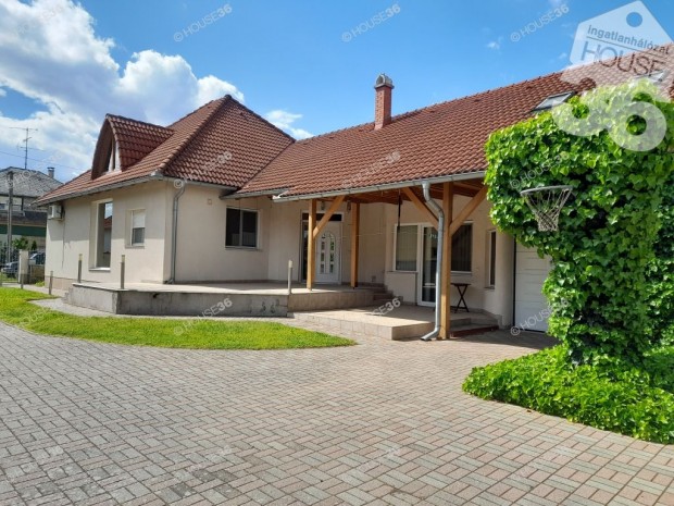 320 nm-es h�z elad� Barcs