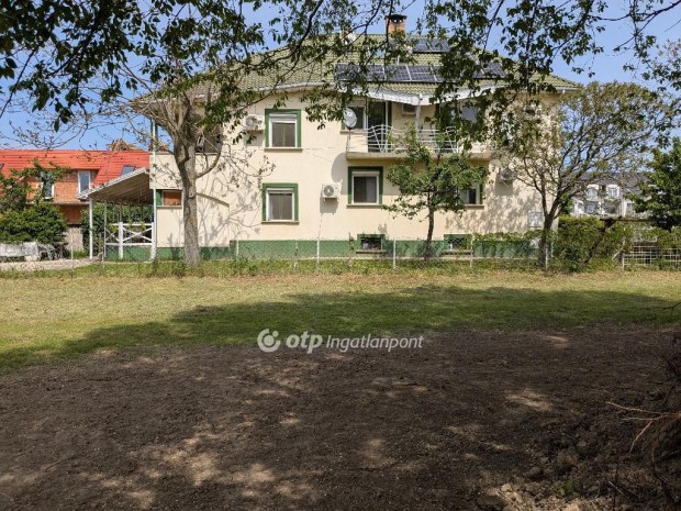 320 nm-es h�z elad� Hajd�szoboszl�