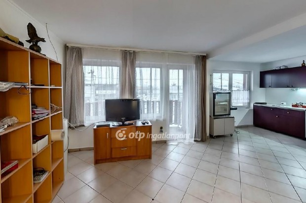 320 nm-es h�z elad� Vecs�s