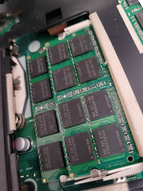 32GB 4db 8GB-os DDR3 RAM1600MHz 1.35V Samsung chip-es