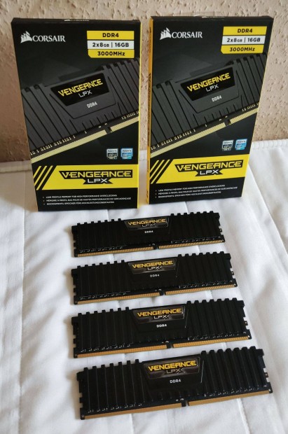 32 GB Corsair Vengeance DDR4 memria