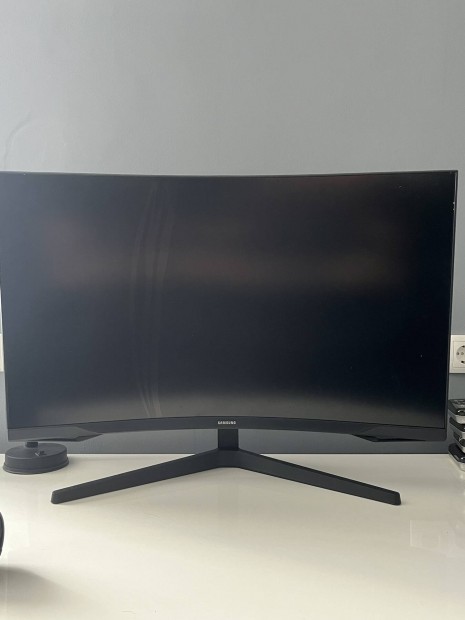 32" Samsung Odyssey G5 velt LCD monitor