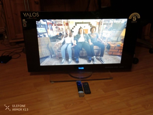 32" Yalos 32A LCD TV /hibs/ kptl:82cm