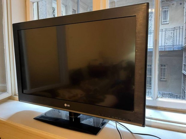 32' (80x50cm) LG TV 32CS460