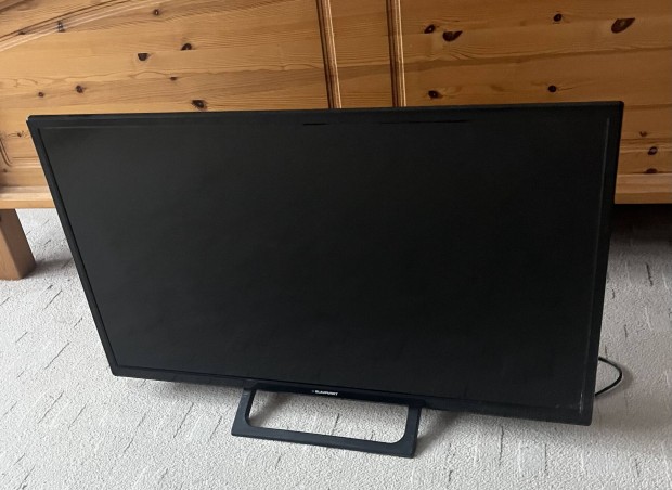 32" (81 cm) LED TV