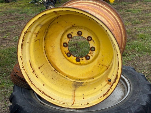 32"-os kombájnfelni 800-900-as gumikhoz Claas, John Deere, New Holland