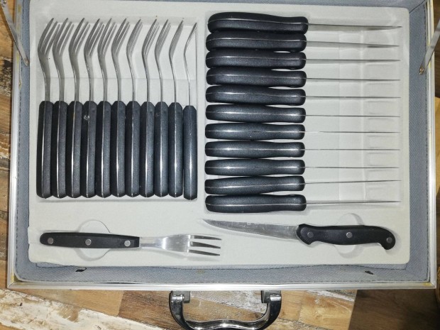 32 darabos GI Desing Solingen kés- és evőeszköz készlet bőröndben