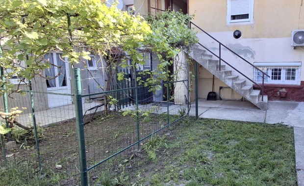 32m2-es, Garzon lakás, kertkapcsolattal, keresi új lakóját...