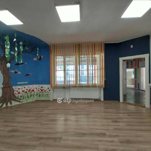 337 nm-es h�z elad� Ny�regyh�za