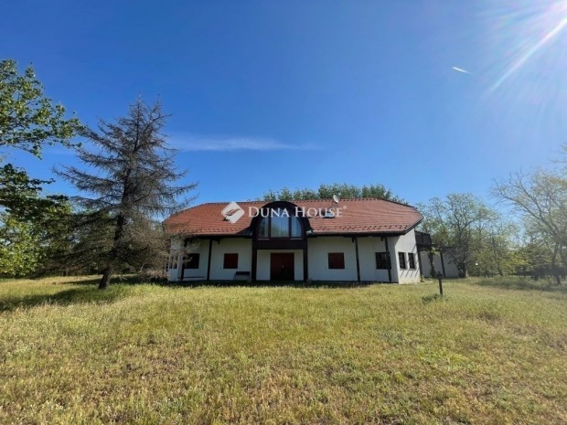 338 nm-es h�z elad� Kerekegyh�za