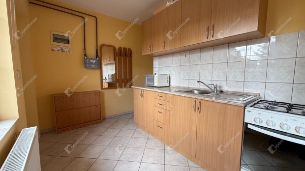 33 nm-es lak�s elad� Sopron