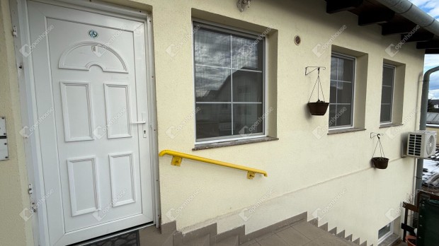 33 nm-es lak�s elad� Sopron