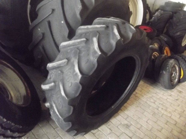 340/85 R28-as gumi elad