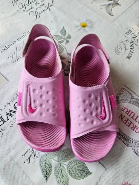 34 Nike szandal lány