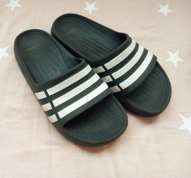 34-es Adidas kisfi papucs