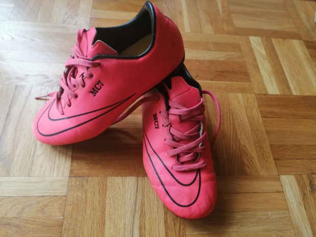34-es Nike (MC7) Stoplis Pink Focicip Futballcip