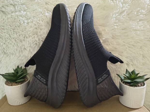 34-es Skechers Slip Ins cip