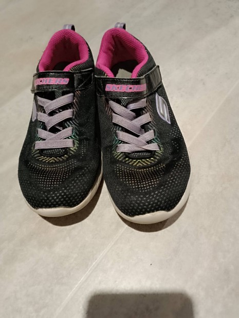 34-es Skechers kislny tavaszi cip 