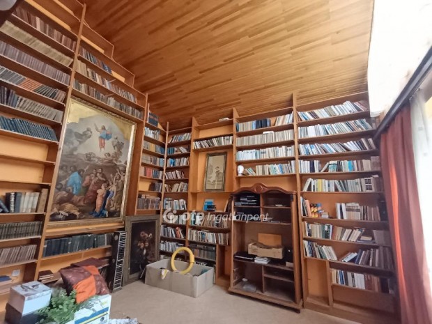 350 nm-es h�z elad� Szentes