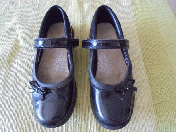 35-ös Clarks fekete bőr lány cipő balerina