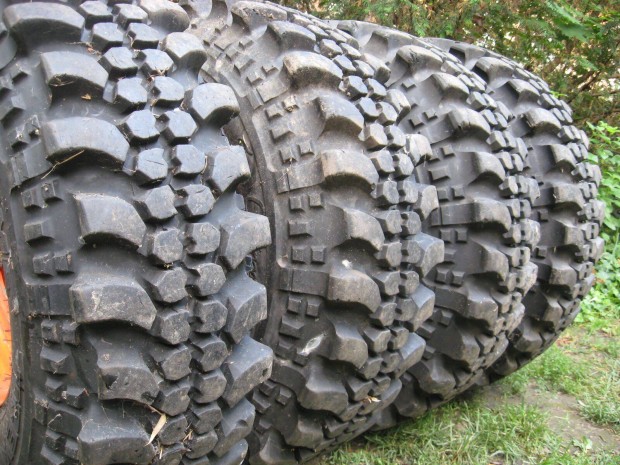 35x10.5R15 eredeti SIMEX terepgumi 35x10.5 R15 terep gumi 285/90R15