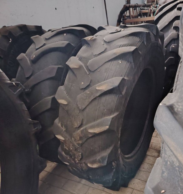 360/70 R24 gumi kopott, de szerkezetileg j� �llapot�