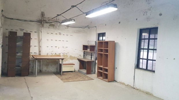 360 m2 telephely (m�hely, rakt�r) 3000 m2 Gksz telken