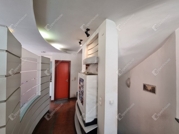 360 nm-es b irodaépület eladó Győr