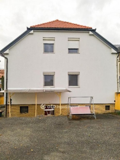 360 nm-es h�z elad� Gy�r