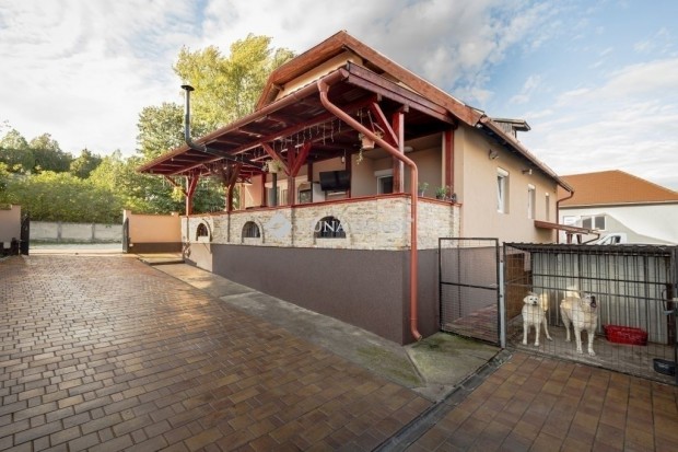 360 nm-es h�z elad� Tokod