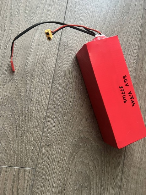 36V 7,7Ah elektromos roller akkumultor