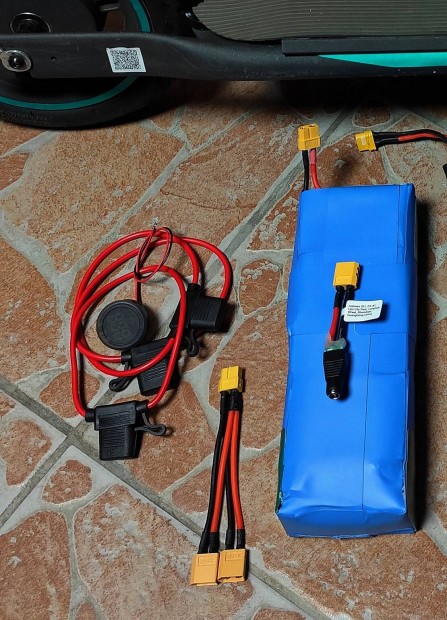 36V / 48V külső akkumulátor csomag elektromos rollerhez és kerékpárhoz