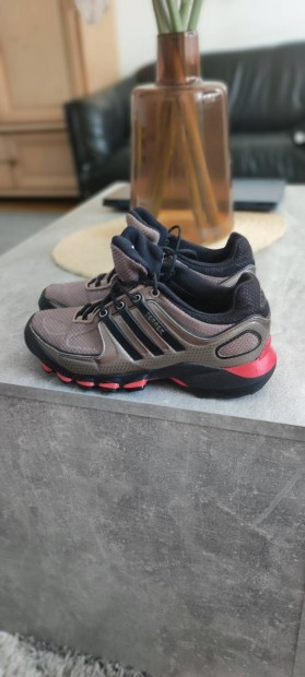 36,5 es minőségi Adidas Terrex cipő olcsón eladó
