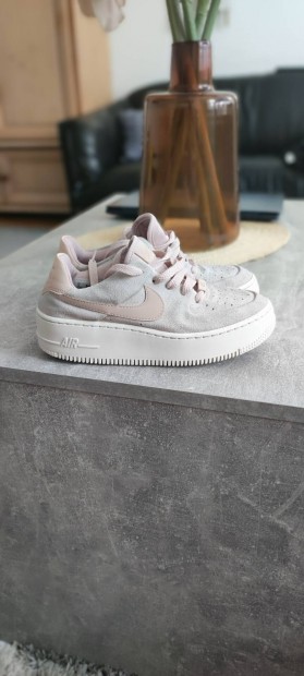 36,5 es minőségi Nike Air Force 1 cipő olcsón eladó