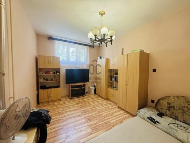 36 nm-es lak�s elad� Cegl�d