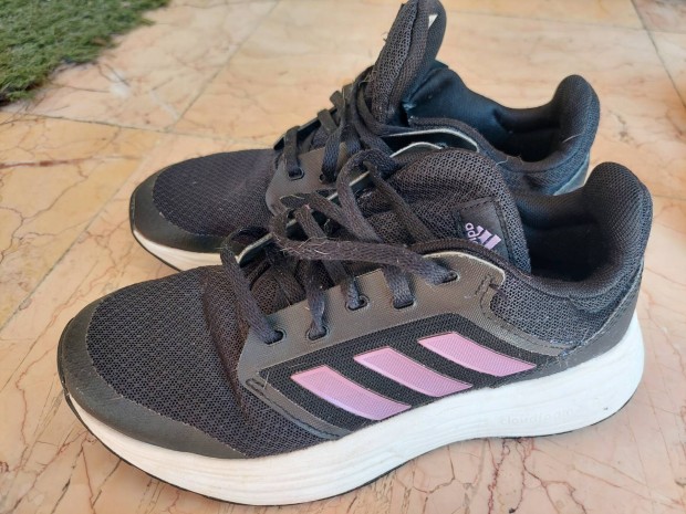 36-os Adidas sportcip