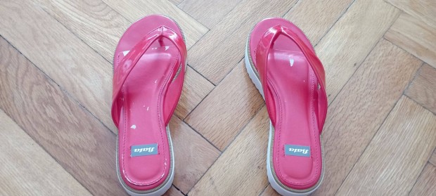36-os Bata piros papucs Miskolcon