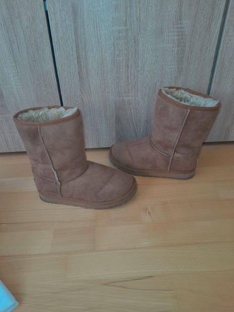 36-os Ugg bunds csizma