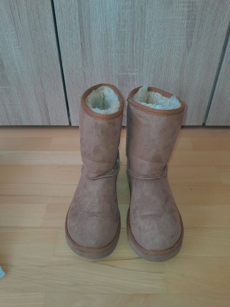 36-os Ugg bunds csizma