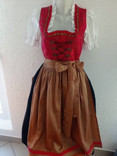 36-os dirndl ruha ktnnyel 