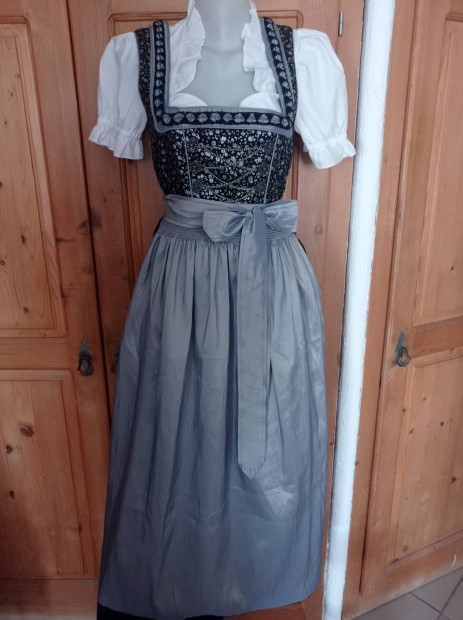 36-os hossz dirndl ruha