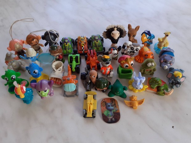 36db különböző retro Kinder figura egybe