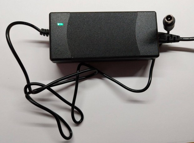 36v 2A elektromos roller töltő
